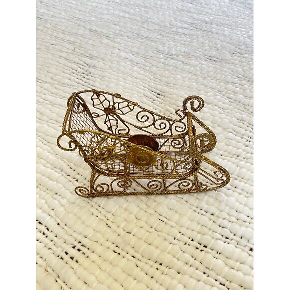 Beautiful Sleight Golden Wire Candle Holder - Picture 2 of 8